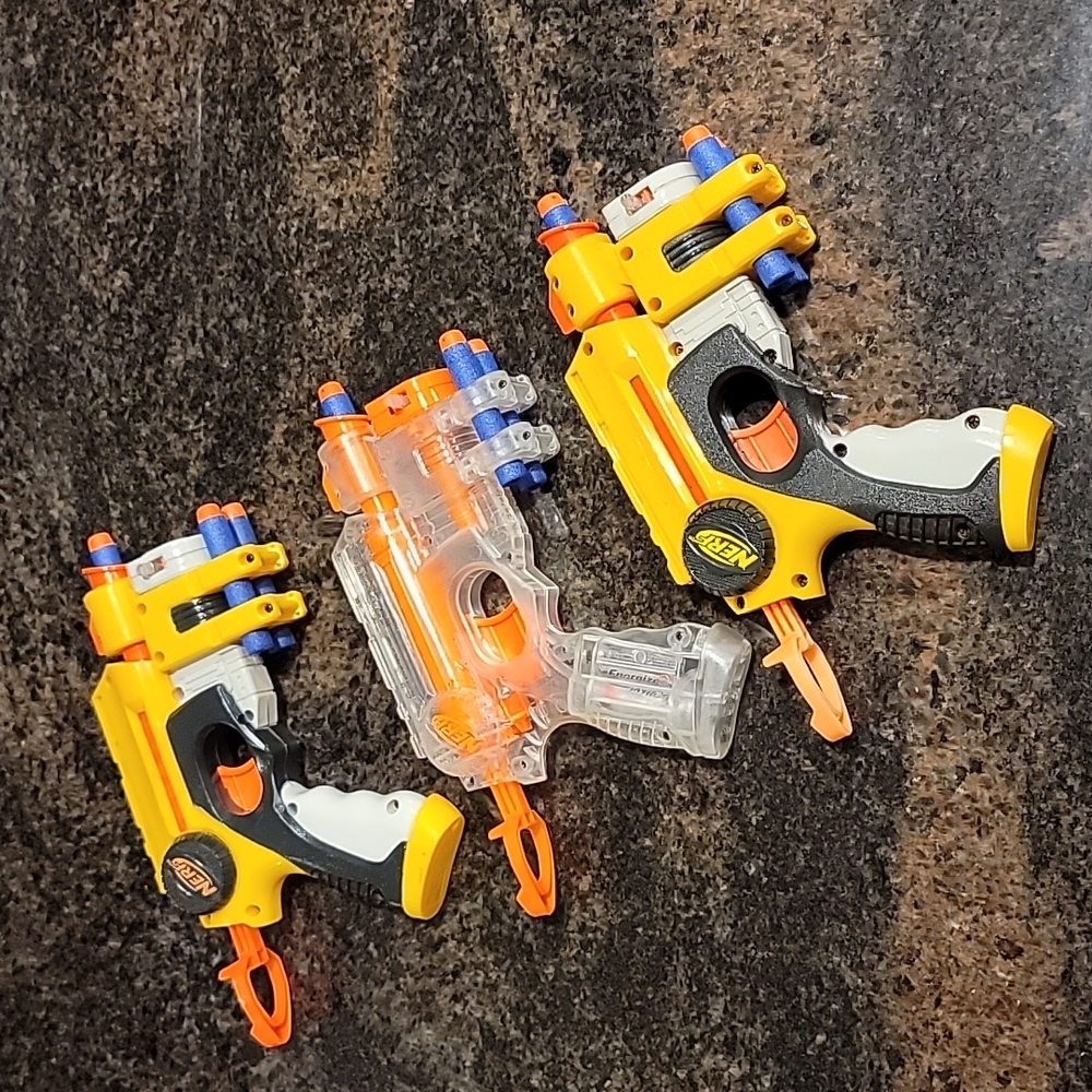 Nerf Gun Bundle 🔫  3 with darts N- strike Night Finder